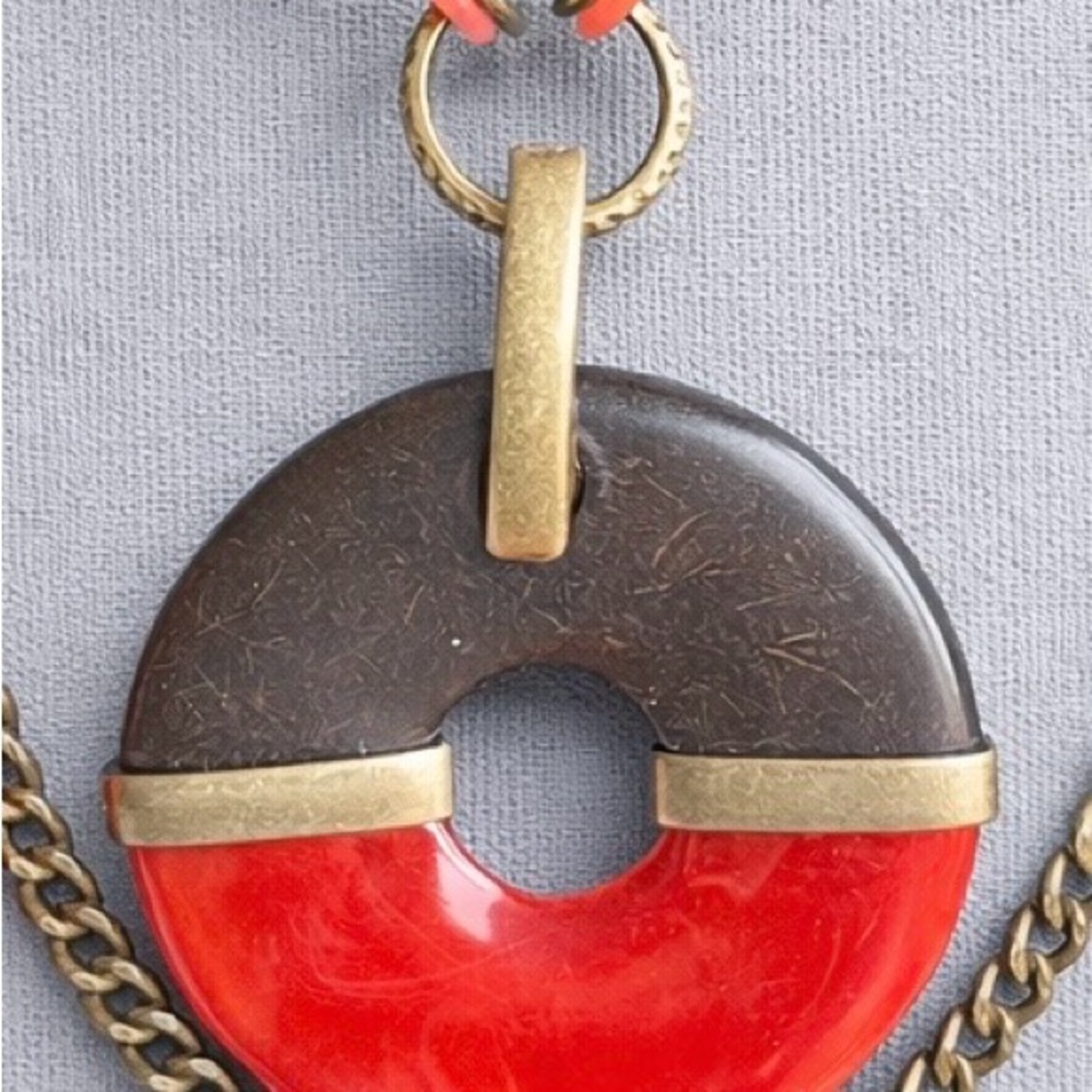 Premier Designs PIPER Red Acrylic Brass Chain Necklace Retro NWOT 38” #511 - Picture 3 of 8